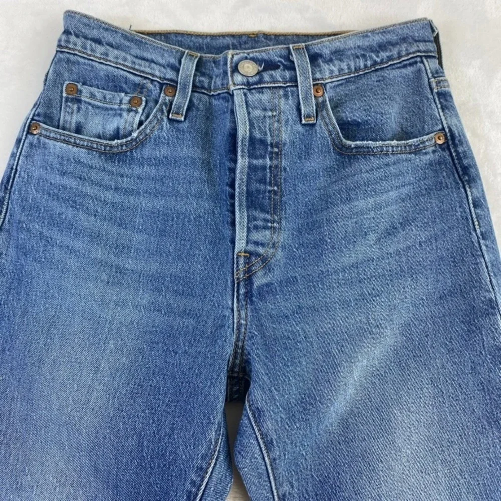 Levi's 501 Jeans Women Sz 25x28 (actual 27x27) Medium Wash Classic Button Fly - Picture 4 of 12